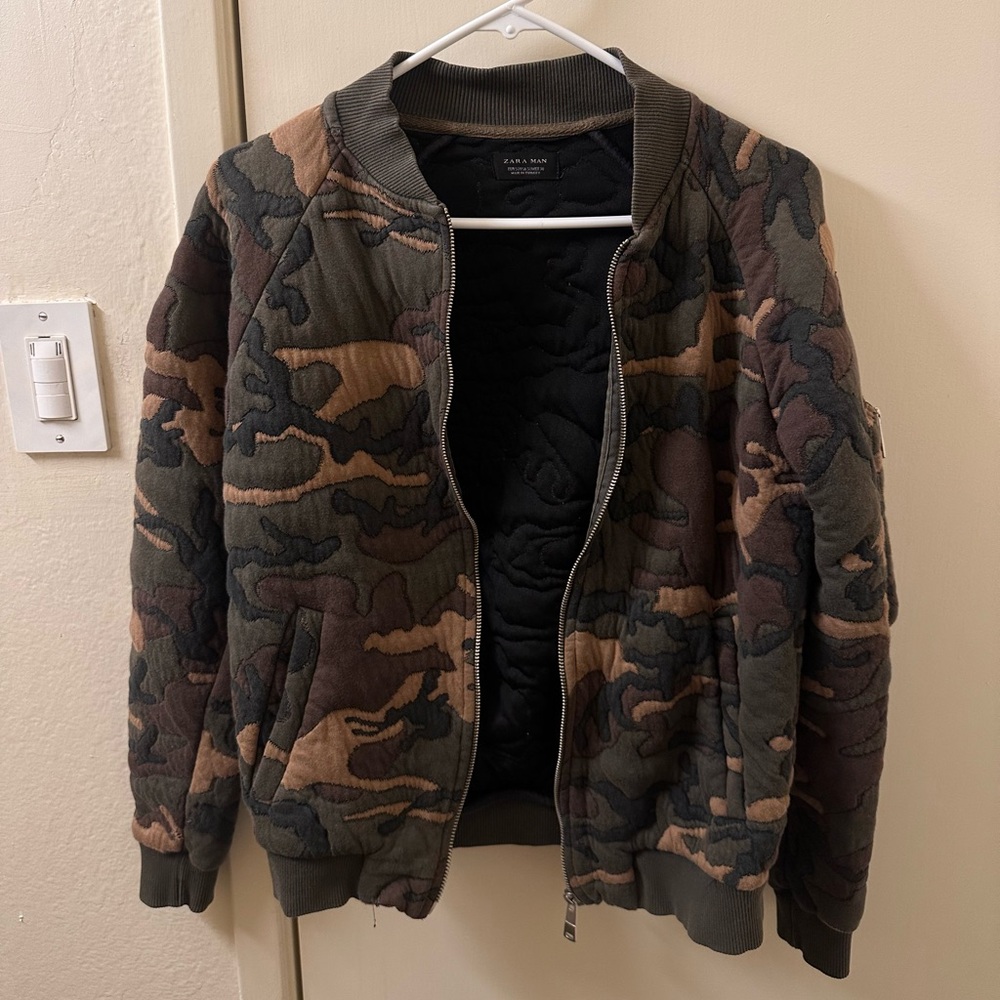Zara Men’s Quilted Camo Bomber Jacket